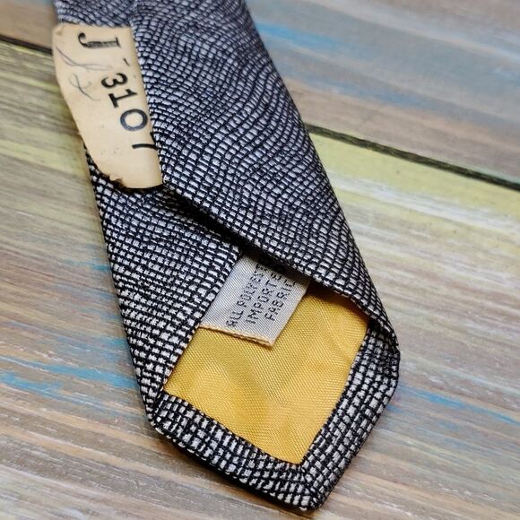 Beau Brummell Vintage 4.5" Wide Black/White/Red Statement Tie - Picture 5 of 8